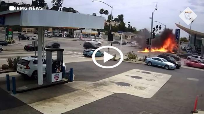 Σοκαριστικό βίντεο από δυστύχημα στο Los Angeles [video] 